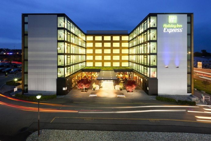 Holiday Inn Express Zurich Airport - dream vacation