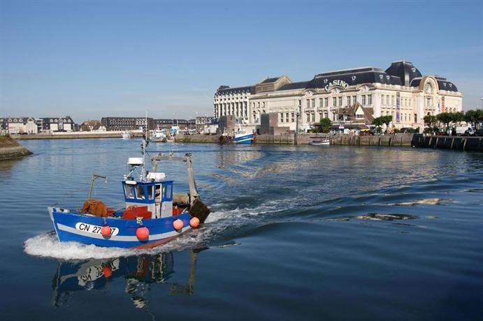 海滩酒店 - 特鲁维尔海滨城市