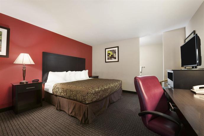 Travelodge by Wyndham Traverse City MI