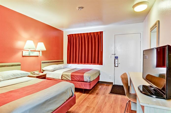 Motel 6 Pittsburgh - Crafton