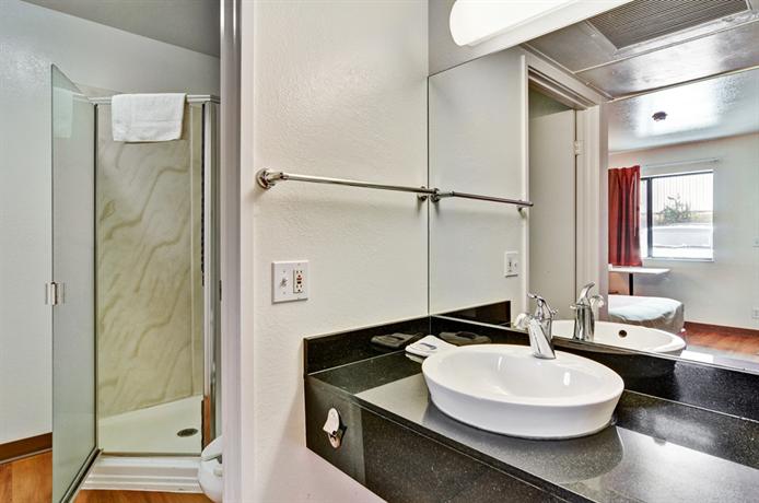 Motel 6 Pittsburgh - Crafton