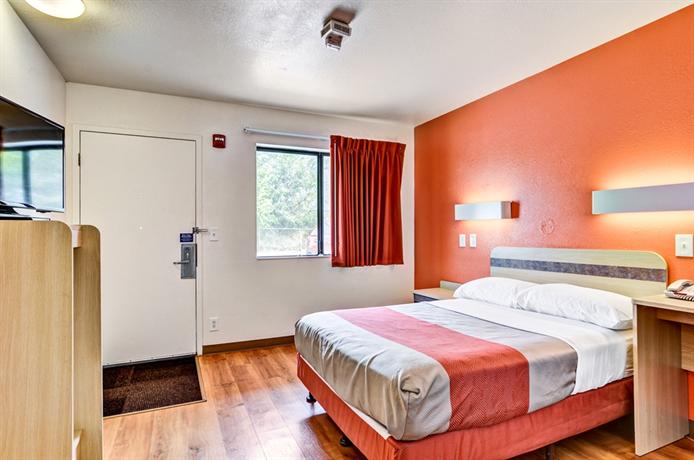 Motel 6 Pittsburgh - Crafton