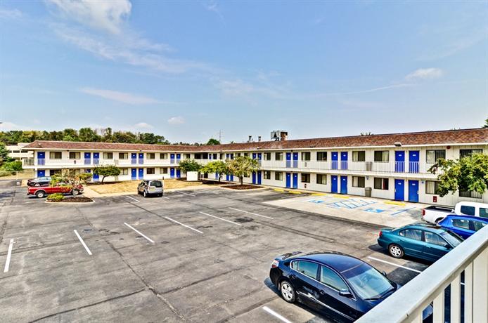 Motel 6 Pittsburgh - Crafton