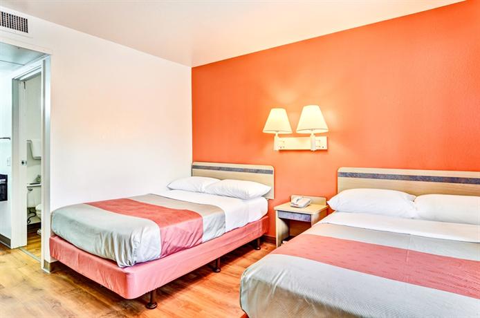 Motel 6 Pittsburgh - Crafton