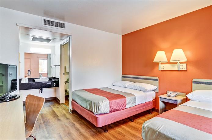 Motel 6 Pittsburgh - Crafton