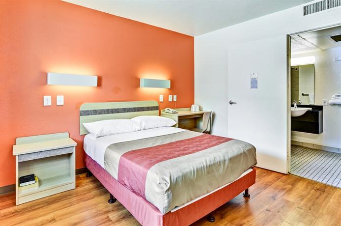 Motel 6 Pittsburgh - Crafton