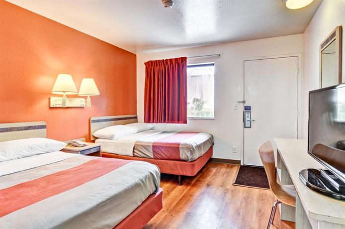 Motel 6 Pittsburgh - Crafton