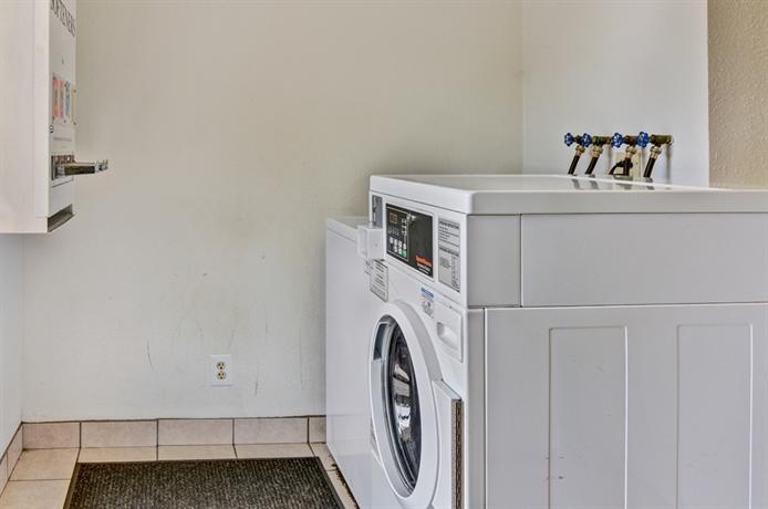 Motel 6 Pittsburgh - Crafton