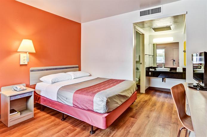 Motel 6 Pittsburgh - Crafton