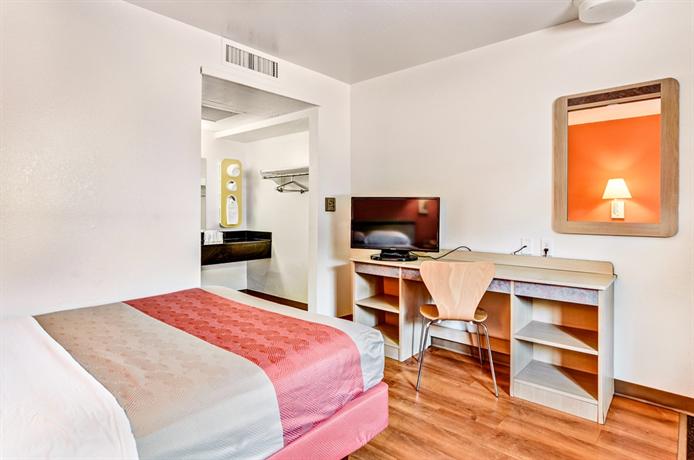 Motel 6 Pittsburgh - Crafton