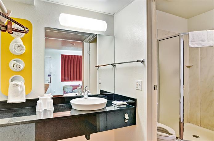 Motel 6 Pittsburgh - Crafton