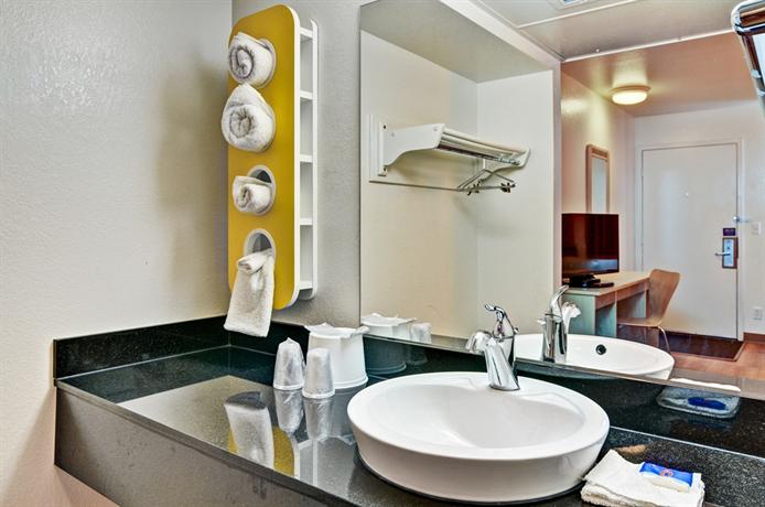 Motel 6 Pittsburgh - Crafton