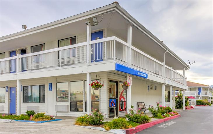 Motel 6 Medford North