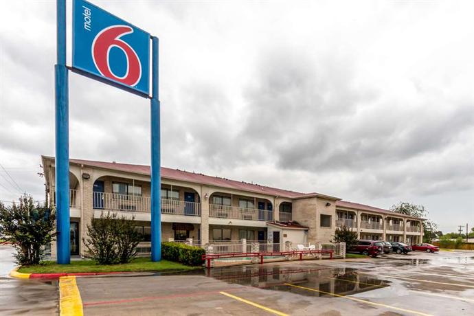 Motel 6 San Antonio - Splashtown
