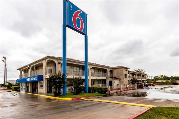Motel 6 San Antonio - Splashtown