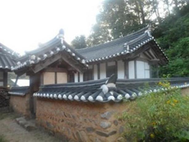 Sujoldang Hanok Guesthouse The Advanced Center for Korean Studies South Korea thumbnail