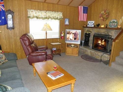 Bear Mountain Retreat by Big Bear Cool Cabins