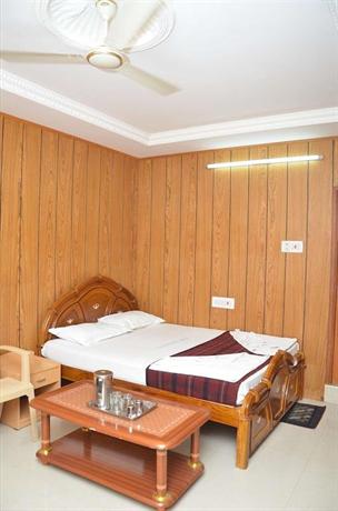 Saravanan Lodge