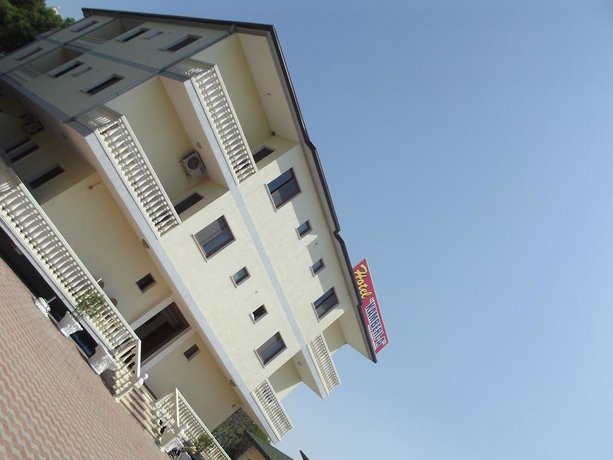Hotel Kamberi Velipoje Albania thumbnail
