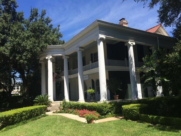 Belle Oaks Inn