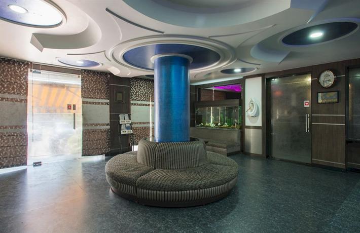 Oyo Rooms Lal Kothi Shopping Center