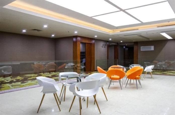 Vienna Hotel Guangzhou South Railway Station Hanxi Changlong Scenic Spot