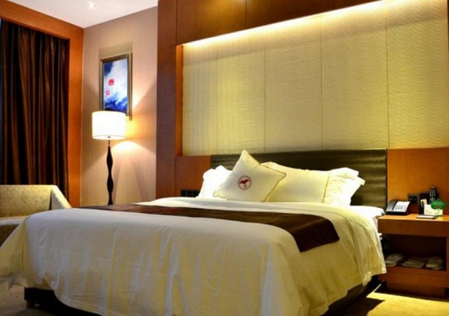 Vienna Hotel Guangzhou South Railway Station Hanxi Changlong Scenic Spot