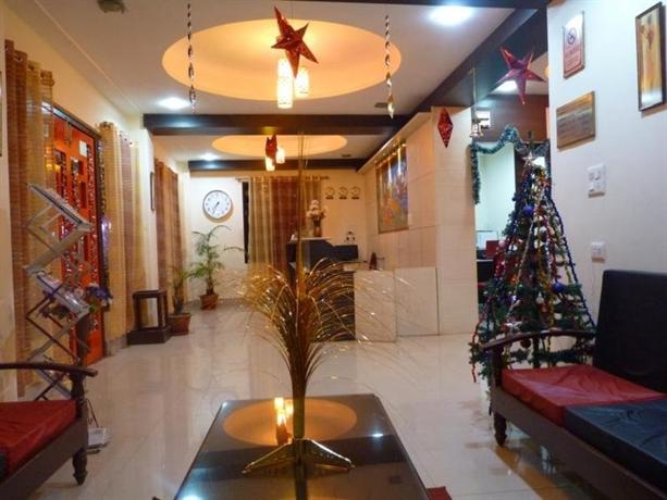 OYO 13487 Crown De La Cruz Residency