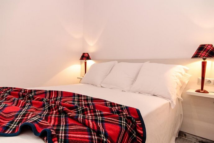 The 8 Rooms House
