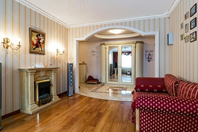 Апартаменты Flat On Snezhnaya 17