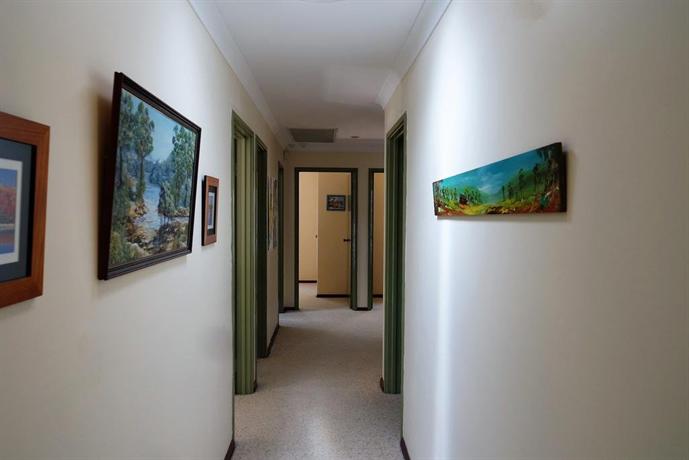Eleebana Guest House