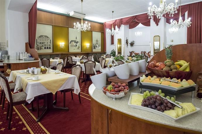 breakfast room at Hotel Austria