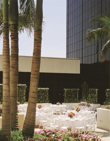 Hilton Los Angeles Airport - Compare Deals
