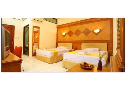 OYO 742 Mona Plaza Hotel