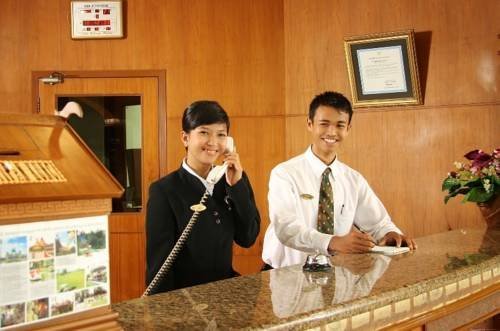 OYO 742 Mona Plaza Hotel