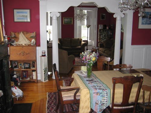 Historic Hill Inn