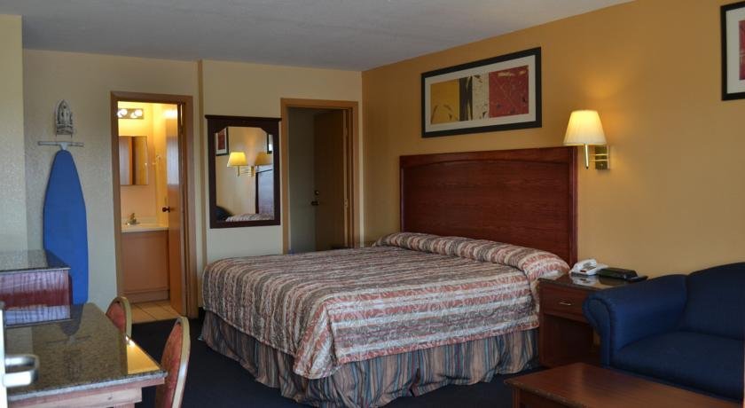 Deluxe Inn and Suites Weslaco