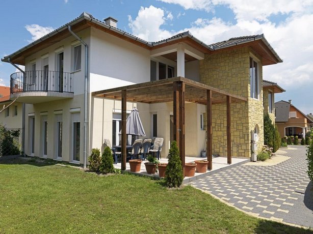 Balatonlelle Apartmanhaz