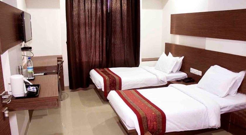 FabHotel Blossoms Pune Airport Viman Nagar