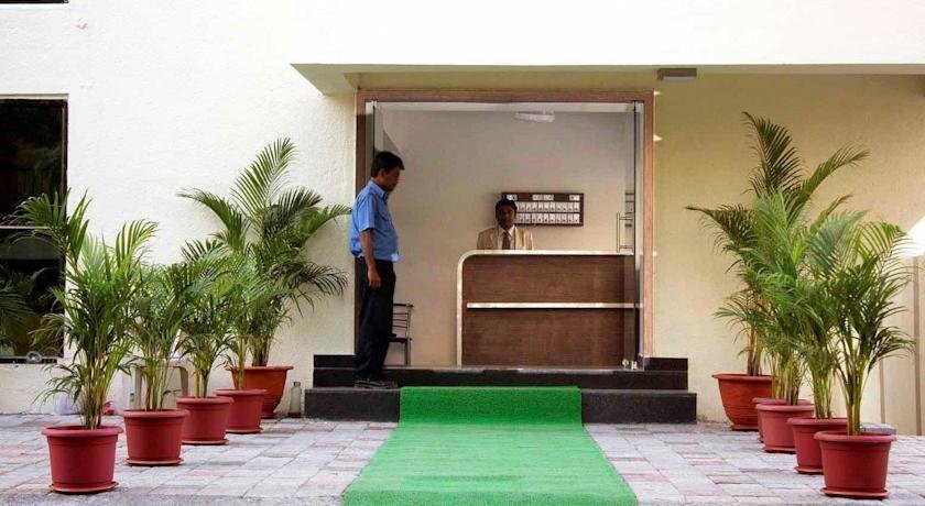 FabHotel Blossoms Pune Airport Viman Nagar