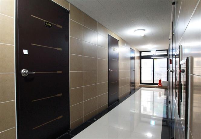 Laketel Residence