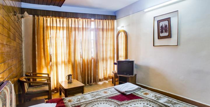 OYO 6487 Hotel Radha Continental