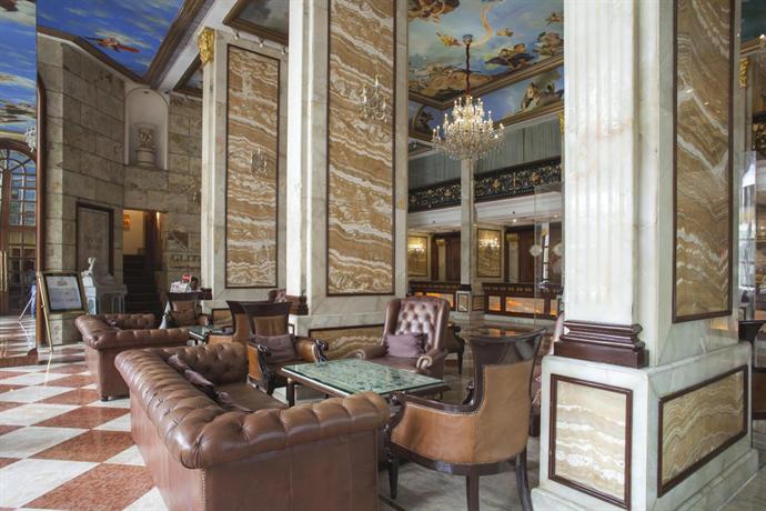 Hotel The Royal Plaza