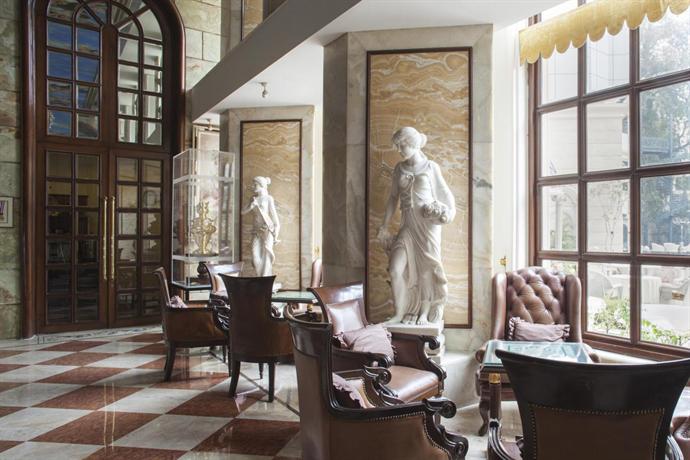Hotel The Royal Plaza