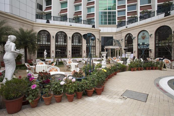 Hotel The Royal Plaza