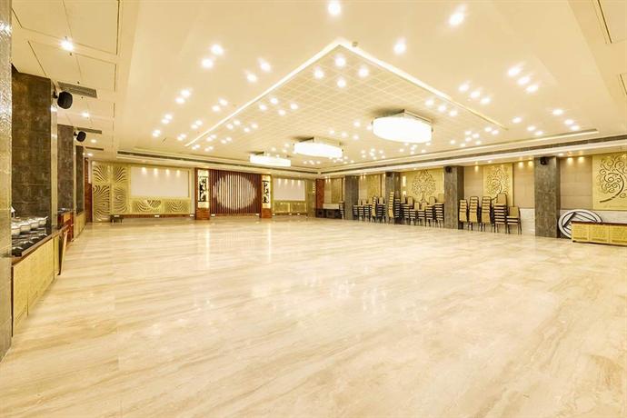 SilverCloud Hotel and Banquets