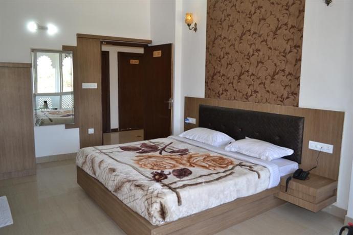 Hotel J M D Palace