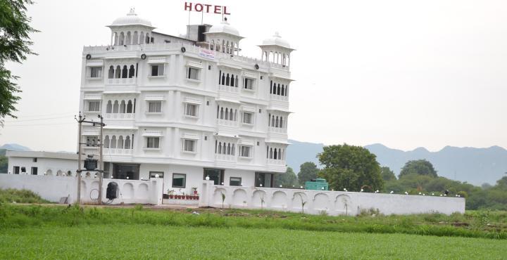 Hotel J M D Palace