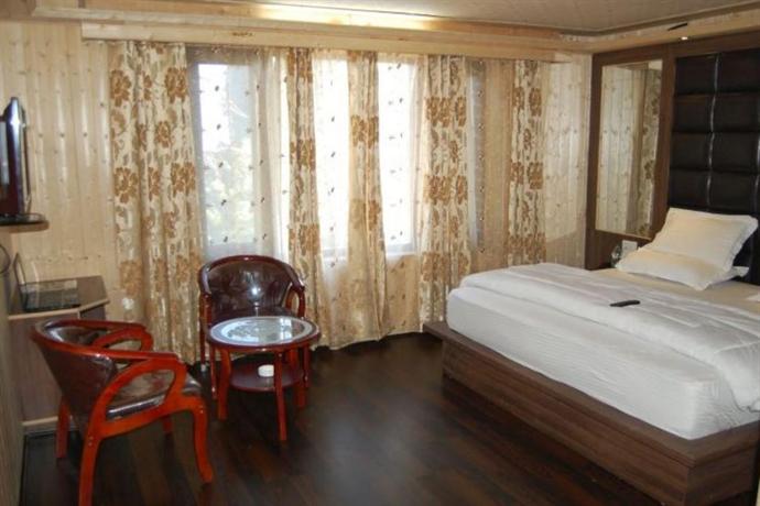 Hotel Zahgeer Continental
