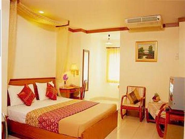 Howard Square Boutique Hotel